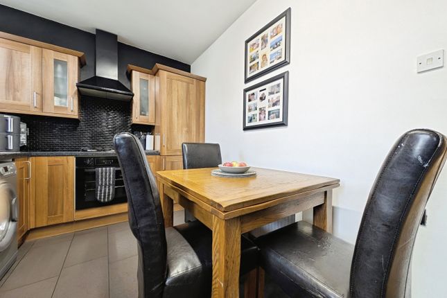 51, Smithburn Road, Gateshead photo 3