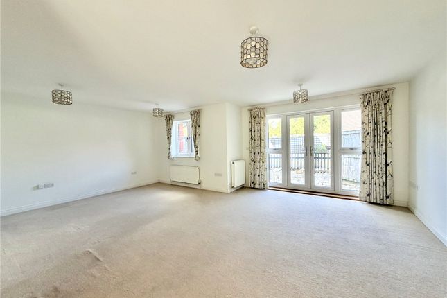 10, North Greenlands, Lymington photo 3