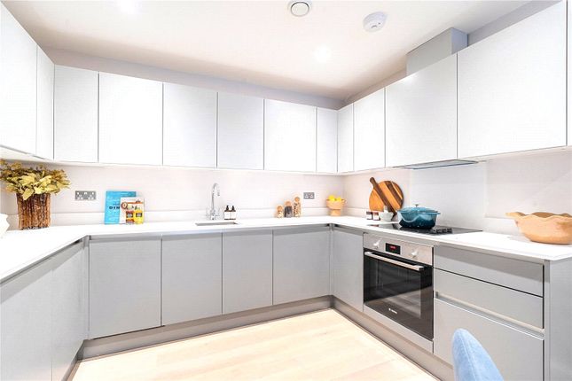 Flat 5, 30-36, Stamford Road, London photo 2