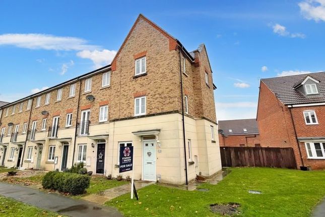 Thumbnail Town house for sale in Robins Crescent, Witham St Hughs, Lincoln