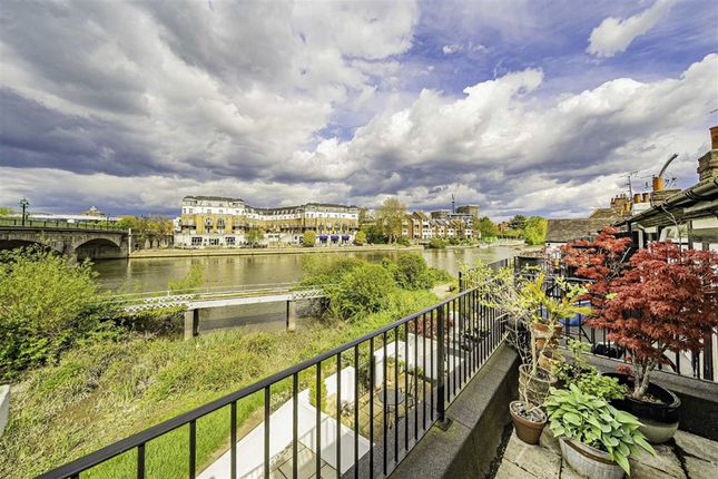 Thumbnail Property for sale in The Hythe, Staines