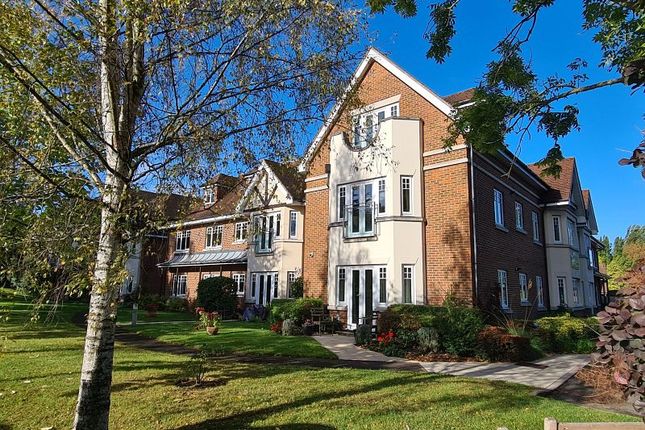23 Harroway Manor, Cobham Road, Fetcham photo 4