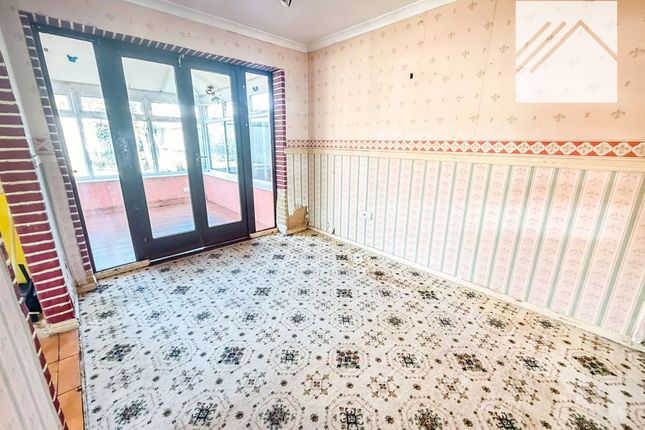 12 The Chilterns, Canvey Island photo 4