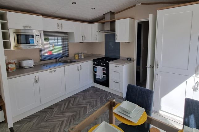 2-bed caravan on Emms Lane, Brooks Green, £99,000