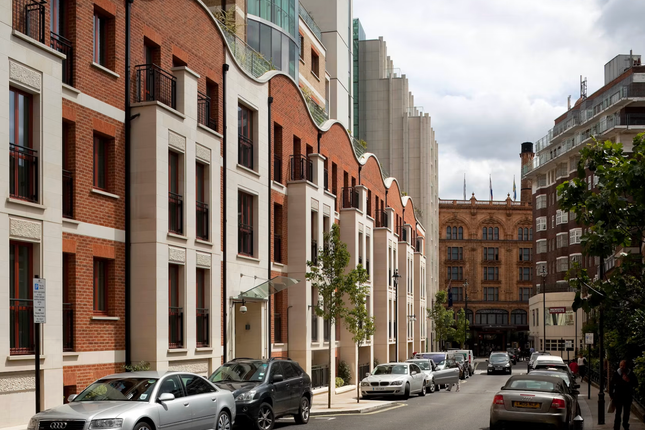 3-bed flat on 10 , Lancelot Place, London, £17,000/mo