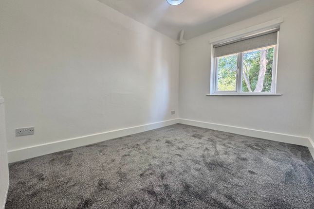 16, Temple Road, DEWSBURY photo 5