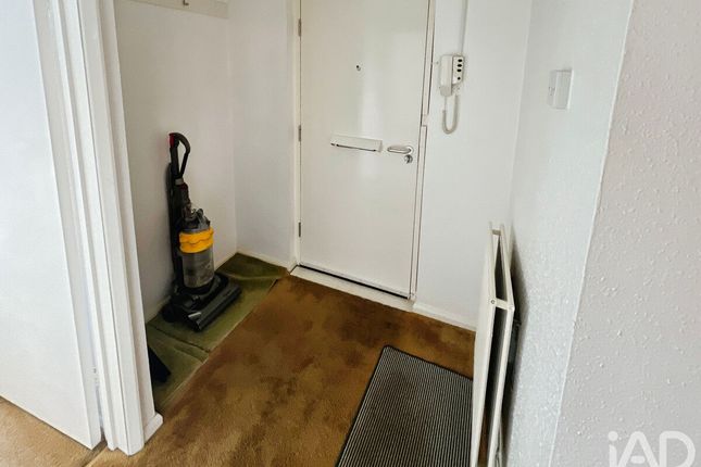 151, Friary Crescent, Walsall photo 3