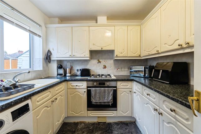 17, Lancaster Way, Leicester photo 4