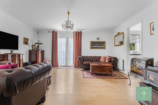 Flat 11, Freame House, 6 Cunard Crescent, London photo 2