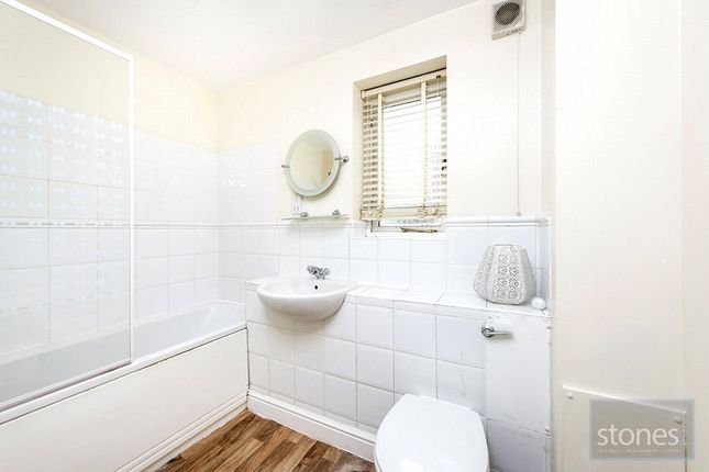 39, Windmill Drive, London photo 5