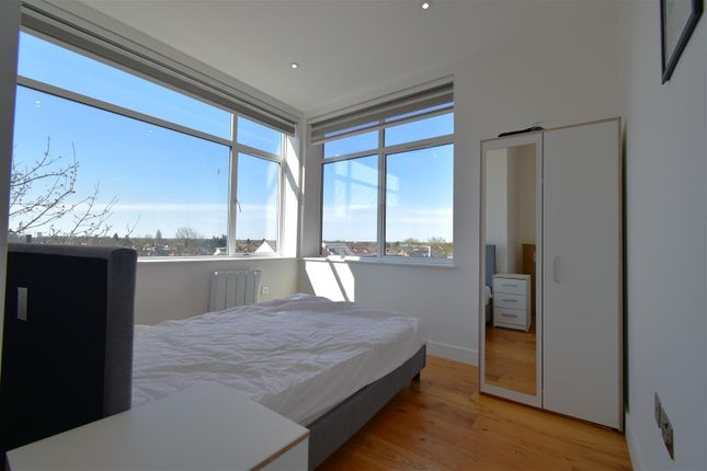 Flat 39, Abbey House, Stoke Road, Slough photo 3