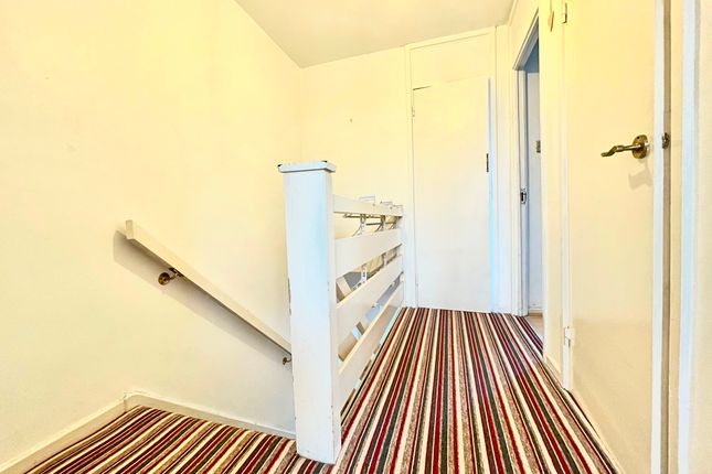 Flat 24, Foster Court, London photo 5