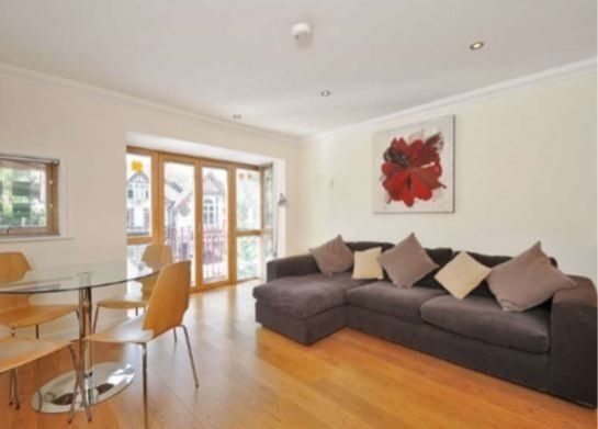 Flat for sale in Coombe Road, New Malden