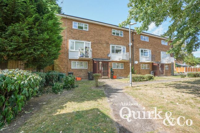 Thumbnail Maisonette for sale in Pattiswick Square, Basildon