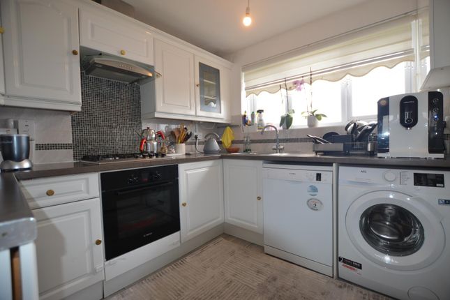 Flat 25 Alma House, Sebastopol Road, London photo 5