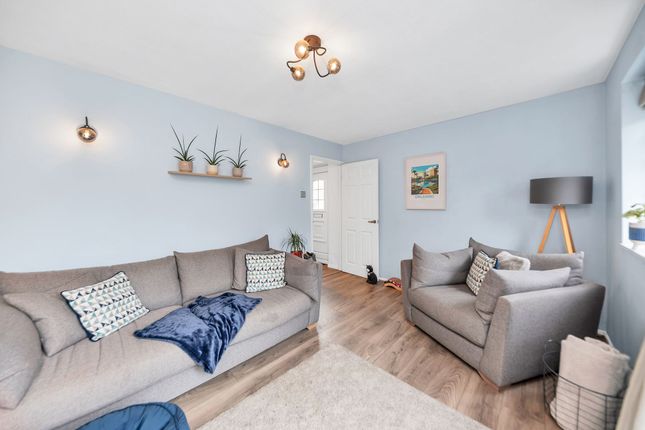 8 Russet Way, Royston photo 4