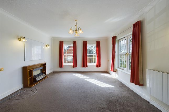 Flat for sale in Arundel Lodge, Pegaus Court, Park Lane, Tilehurst, Reading
