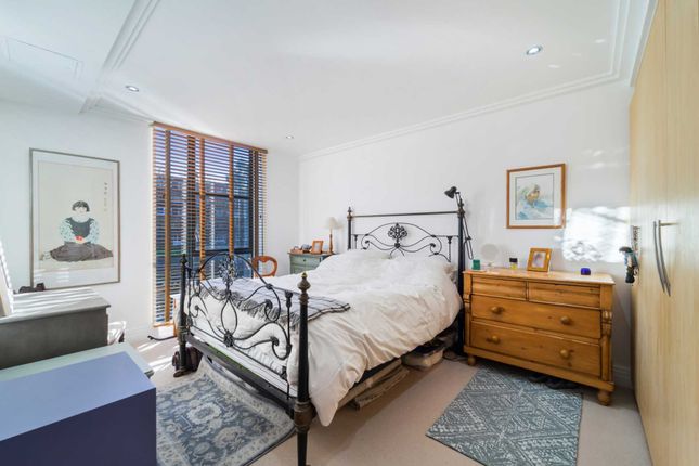 Flat for sale in Point Wharf Lane, Ferry Quays, Brentford