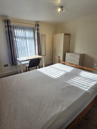 Room 4, 6, Kilvey Terrace, Swansea photo 5