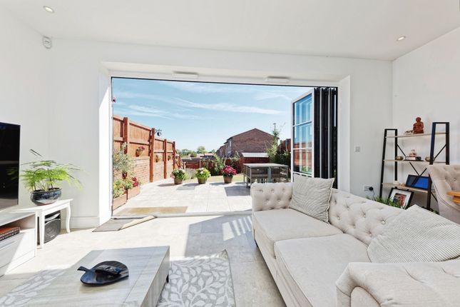 9, Fairbrass Way, Kent photo 2