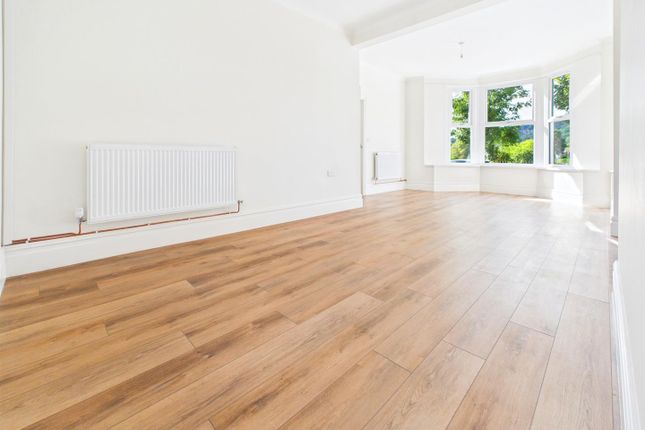 10, The Avenue, Caerphilly photo 2