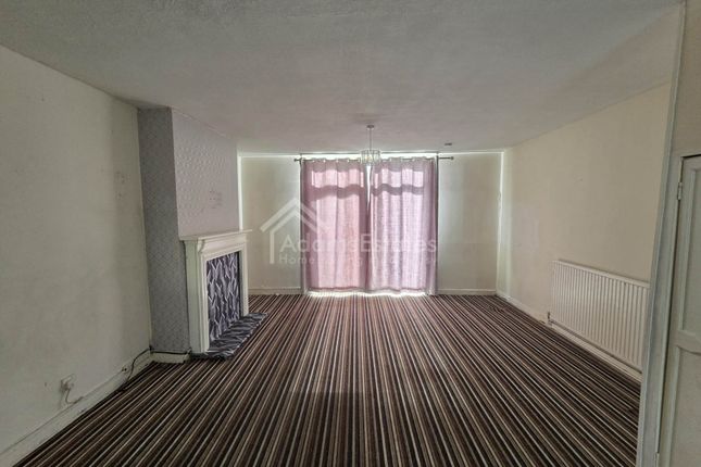27, The Drive, Batley photo 3