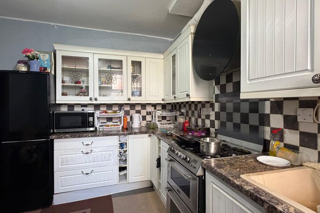 13 Selbourne Road, Luton photo 3