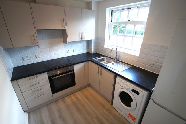 5 Aspen House, Hanbury Drive, Winchmore Hill photo 2