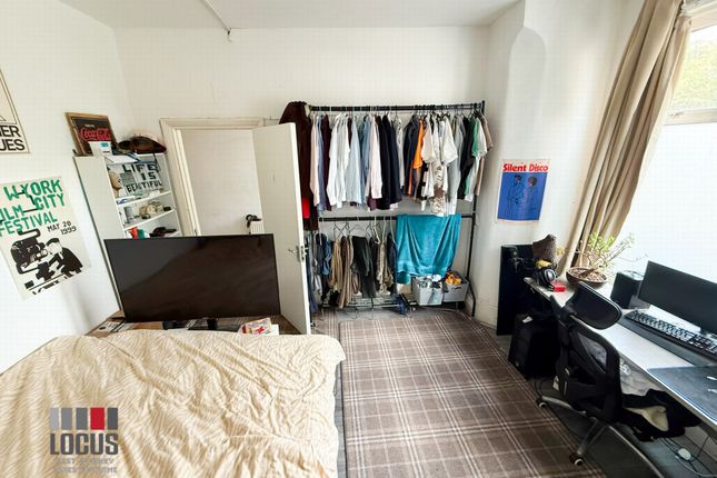 20xx, Westbury Avenue, London photo 4