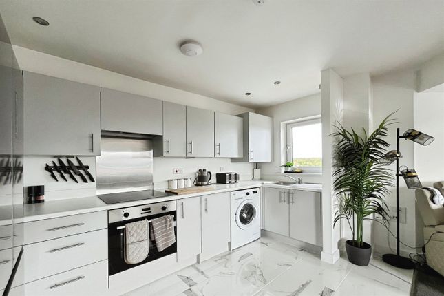 4, Apartment 10, Newtons Fold, Leigh photo 5