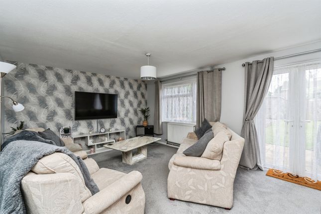 15, Laburnum Crescent, Southampton photo 3