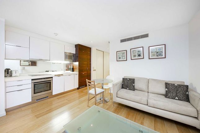 Fairmont Avenue, London photo 4