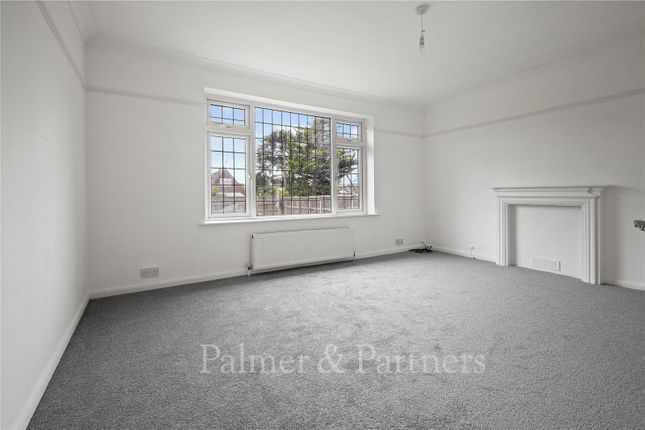 112, Tudor Green, Clacton-on-Sea photo 3