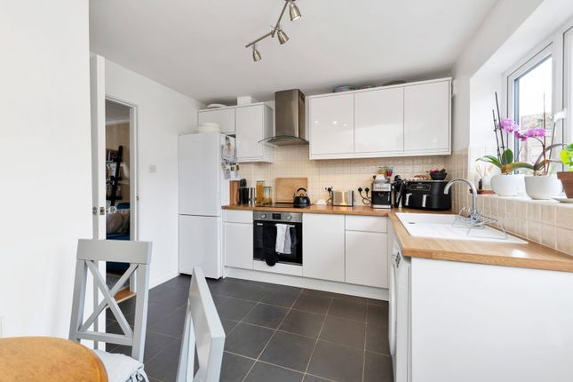 14, Sparrowhawk Way, Huntingdon photo 4