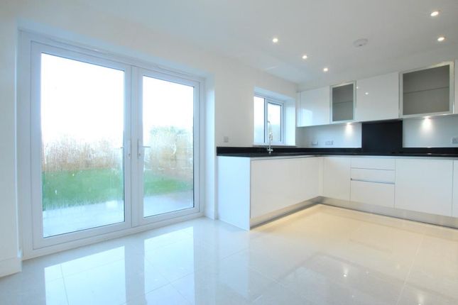 8, Jacobs Green, Guildford photo 2