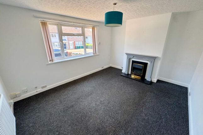 35, Aldbury Rise, Coventry photo 4