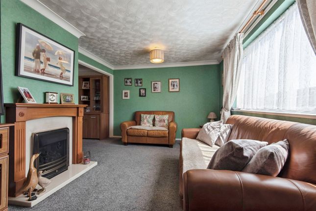 381, Archer Road, Stevenage photo 2