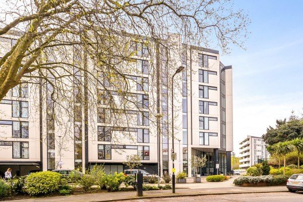 Flat to rent in Colonial Drive, London