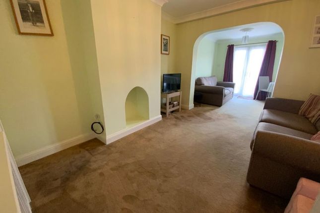 28 Woodcote Avenue, Elm Park, Hornchurch photo 2