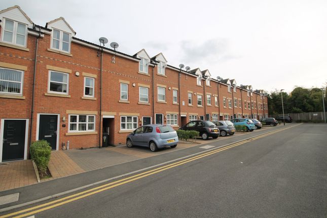 Thumbnail Town house to rent in Blue Fox Close, West End, Leicester