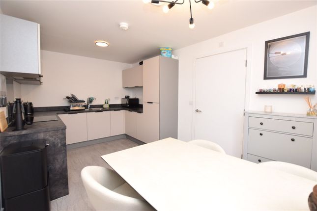 36, Roche Avenue, West Yorkshire photo 2