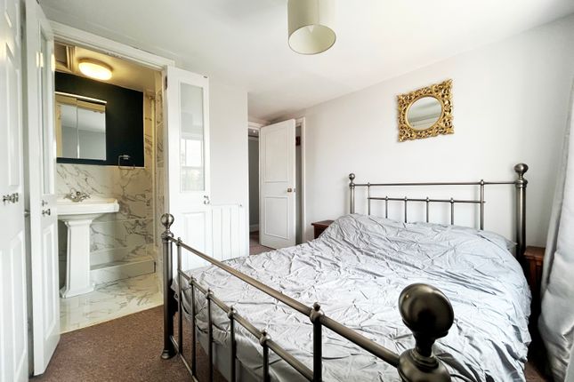 Thumbnail Penthouse to rent in London Road, Cheltenham