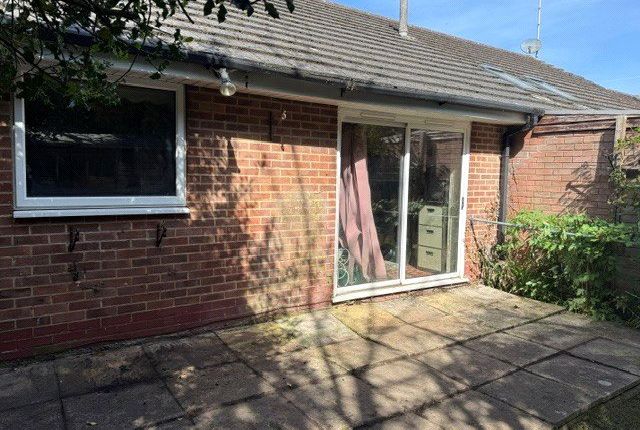 7, Joyce Dickson Close, Hampshire photo 3