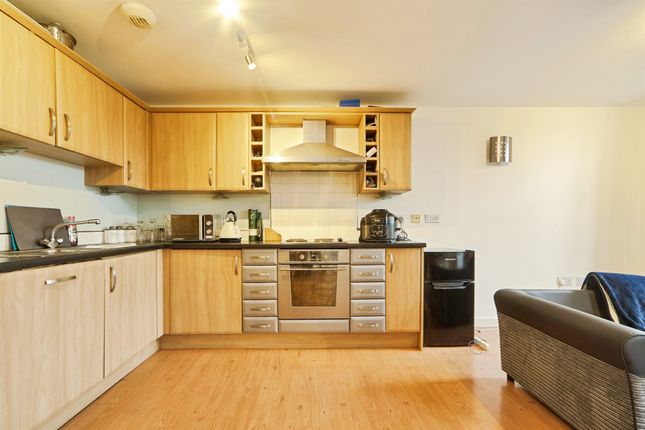 4, Tenterfields House, Meadow Road, Bradford photo 4