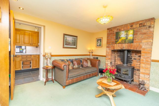 14, Careys Road, Towcester photo 4