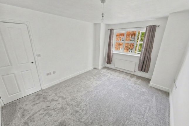 5 Fernbeck Close, Bolton photo 2