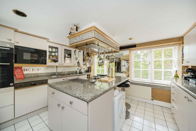 Flat 15, Downings House, 21, Southey Road, London photo 3