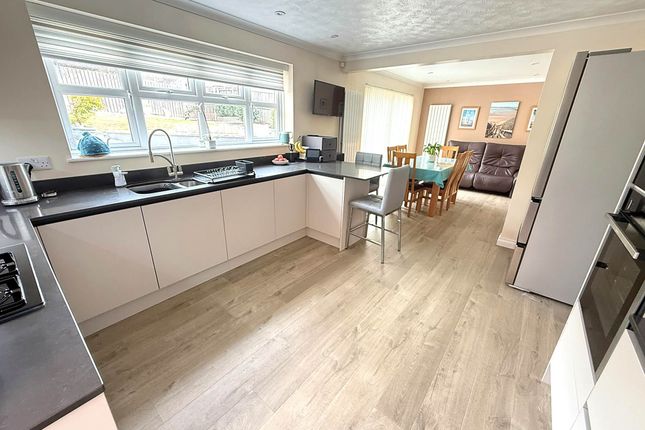 8, Lincoln Close, Exmouth photo 2