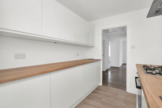 3 Brooks Lane West, Bognor Regis photo 4