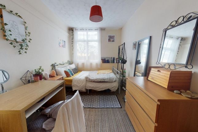 Flat to rent in Montpelier Terrace, Woodhouse, Leeds